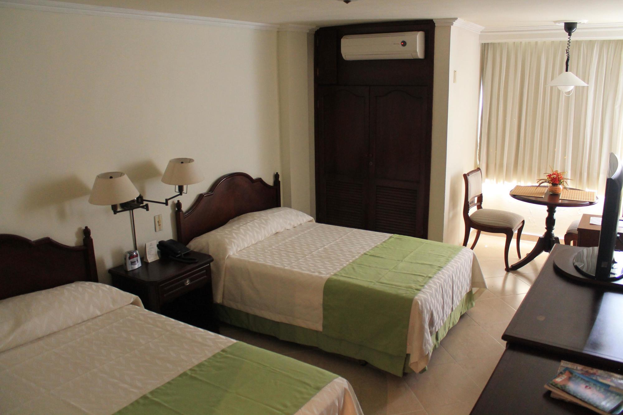 Hotel Majestic Баранкила Екстериор снимка